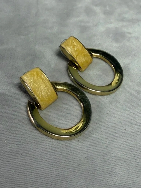 VTG Gold and Cream Hoop Drop Earrings - Women Jewelry - Picture 4 of 6